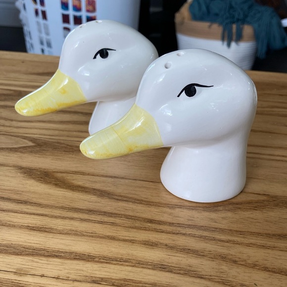 Duck salt & pepper shakers - Picture 1 of 5
